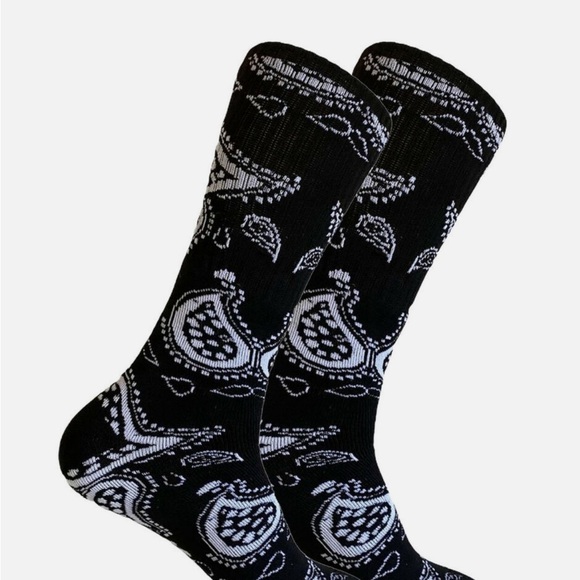 Various Color Bandana Unisex Crew Socks Fits Men Shoe Size 6-12 - Picture 1 of 5
